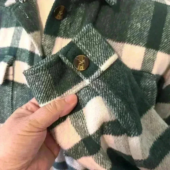 Thick Green/White Plaid Flannel Type Jacket. Size L. Unisex. Button Up. Pockets - Picture 3 of 7